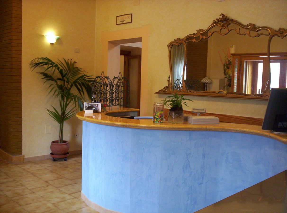 Albergo-Ristorante"Parco Alle Noci"Tra La Cascata Delle Marmore,Labro E Valle Santa Di S Francesco Rivodutri Exterior foto